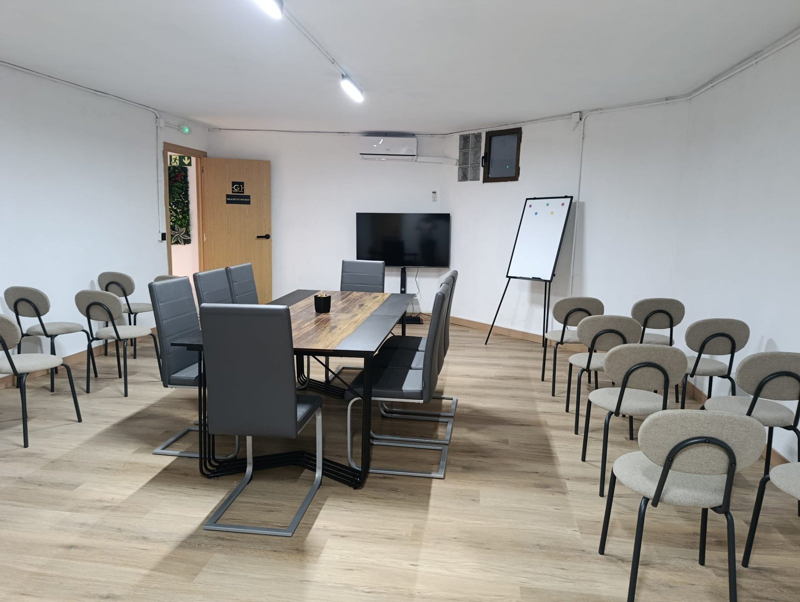 Sala de Reuniones en Valencia - Para 24 Personas